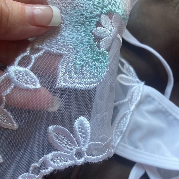 White sexy xs thong g string here with embroidery flower - Picture 4 of 5
